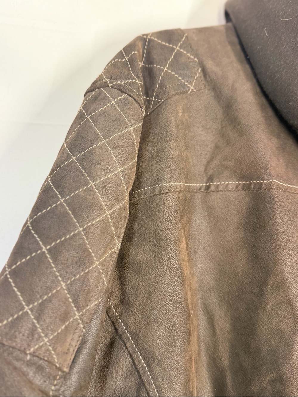 Black Rivet Brown Quilted-Shoulder Bomber Jacket with Hood - Picture 11 of 12